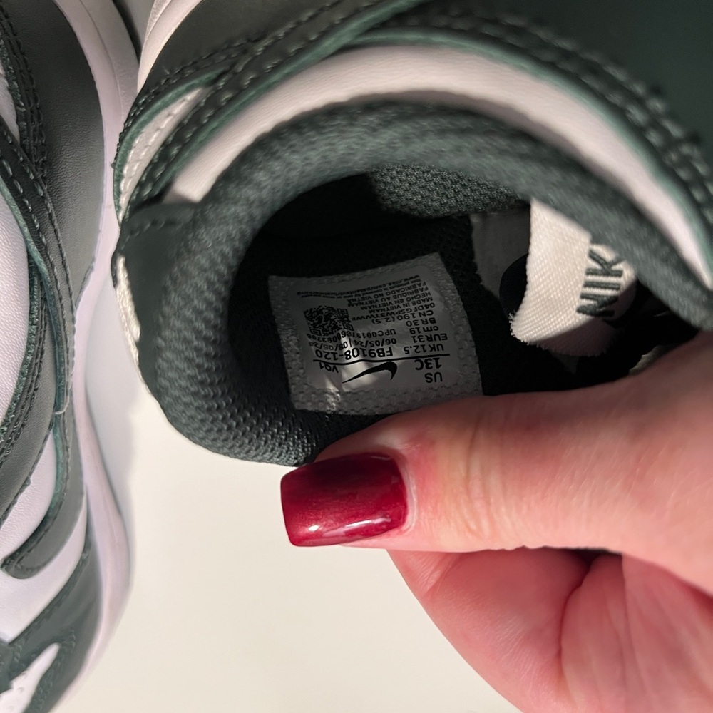 Nike Kids Dunks Low Hunter Green & White - Picture 5 of 5